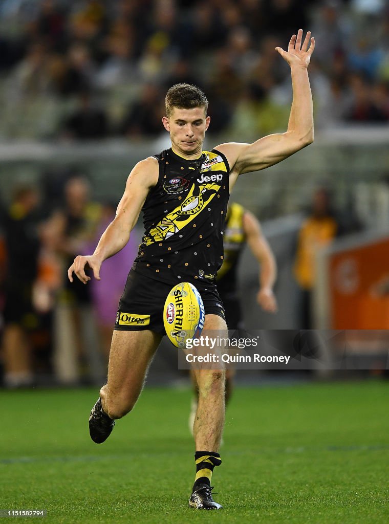AFL Rd 10 - Richmond v Essendon