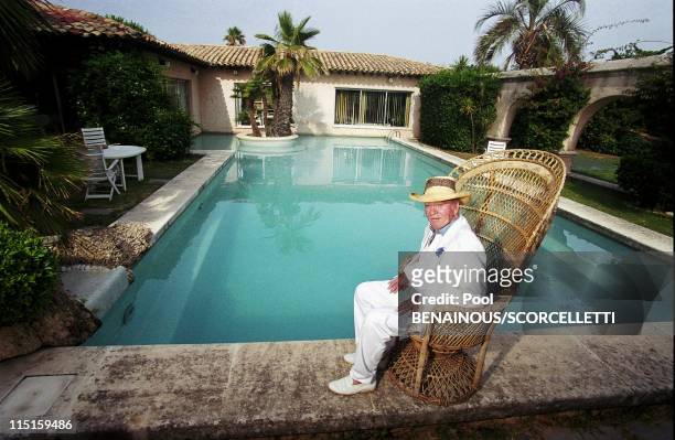 Eddie Barclay in his house with Elodie in Saint Tropez, France on July 25, 2000.