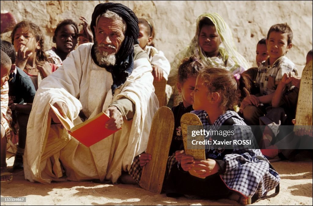 "School Of The Desert" In Mauritania: Development Assistance To The Schools By Gao Agency In December, 2001.