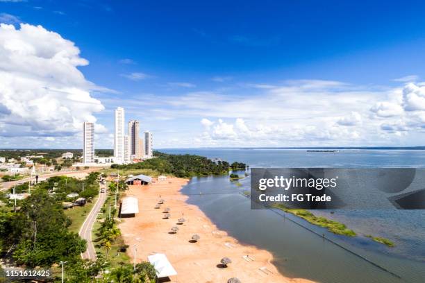 hoge hoekmening van het strand van graciosa in palmas, tocantins - palmas tocantins stockfoto's en -beelden