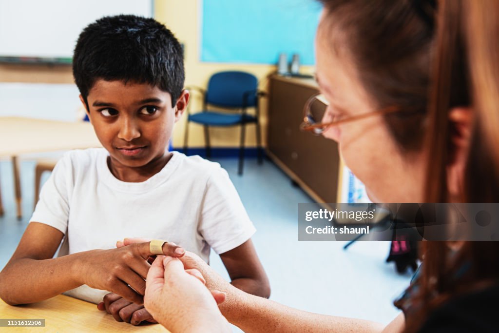 Boy Lesson Spring First Aid First Aid In The Classroom High-Res Stock Photo - Getty Images