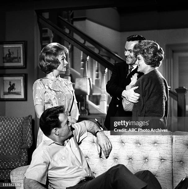 Friends And Neighbors" Behind-the-Scenes Coverage - Airdate: April 4, 1963. CARL BETZ;DONNA REED;BOB CRANE;ANN MCCREA