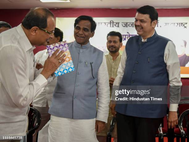 Devendra Maharashtra Chief Minister Devendra Fadnavis along with Maharashtra ...