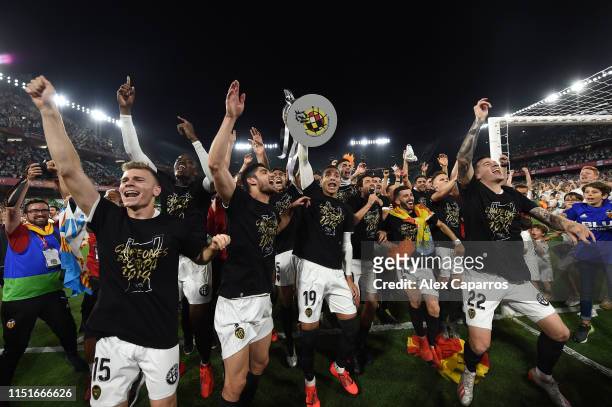 Valencia CF players celebrate with the trophy at the end of the Spanish Copa del Rey match between Barcelona and Valencia at Estadio Benito...