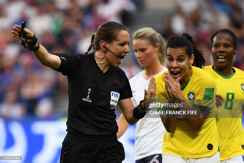 TOPSHOT-FBL-WC-2019-WOMEN-MATCH40-FRA-BRA