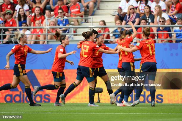 Jennifer Hermoso of Spain celebrates his goal with team mates during the 2019 FIFA Women's World Cup France Round of 16 match between Spain and USA...