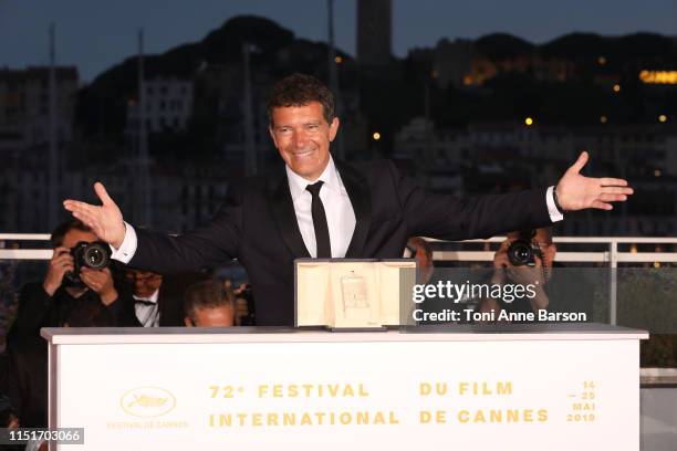 Antonio Banderas, winner of the Best Actor award for "Dolor Y Gloria", poses at theÂ photocall for Palme D'Or Winner during the 72nd annual Cannes...