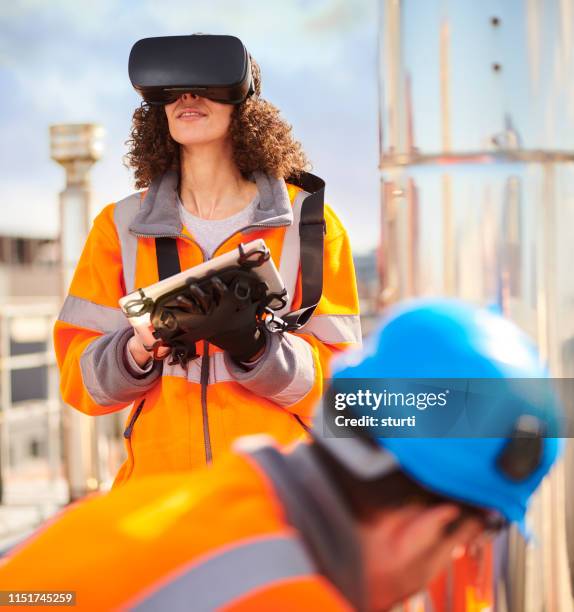 virtual rooftop visualisation - vr glasses construction stock pictures, royalty-free photos & images