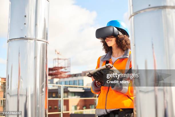 virtual visualisatie op het dak - construction site tech stockfoto's en -beelden