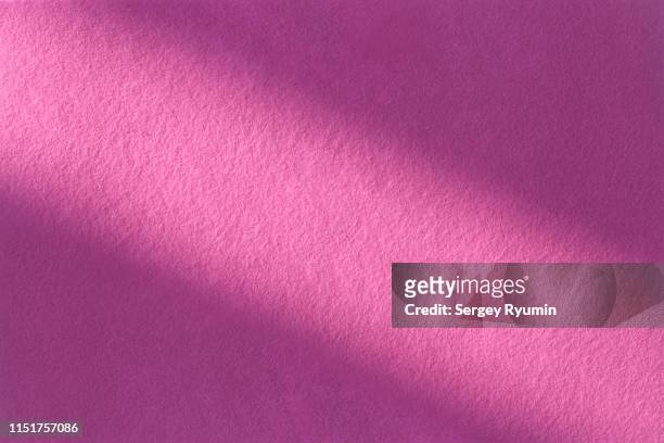 hot pink felt with shadow - roze achtergrond stockfoto's en -beelden