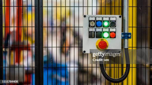 pannello di controllo con pulsanti - recinto foto e immagini stock