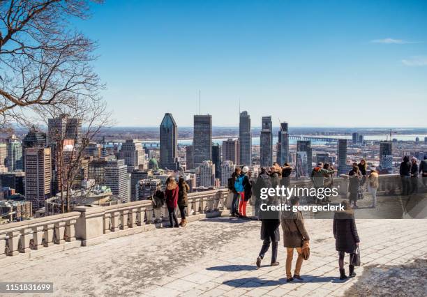 uitzicht over montreal, canada - montreal stockfoto's en -beelden