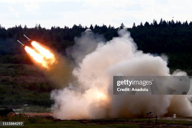 Multi Rocket Multi Rocket Launch System Photos and Premium High Res Pictures - Getty ...