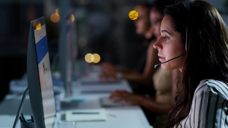 https://media.gettyimages.com/id/1151941347/video/providing-a-first-class-customer-experience.jpg?b=1&s=640x640&k=20&c=xjfPNUlCguXBgXqKz-nf1lmSGrXUdHiL0vqe-9cliMo=