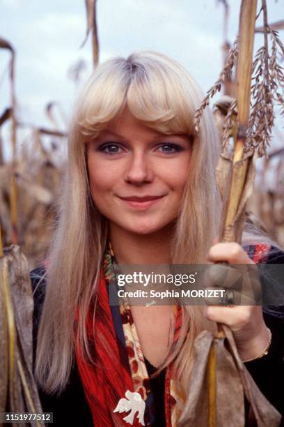 Portrait de la chanteuse Karen Cheryl en 1975, France.