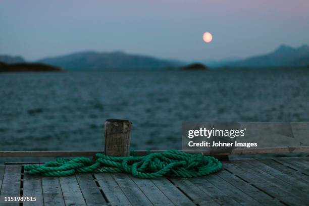 rope on jetty - jetty stock pictures, royalty-free photos & images