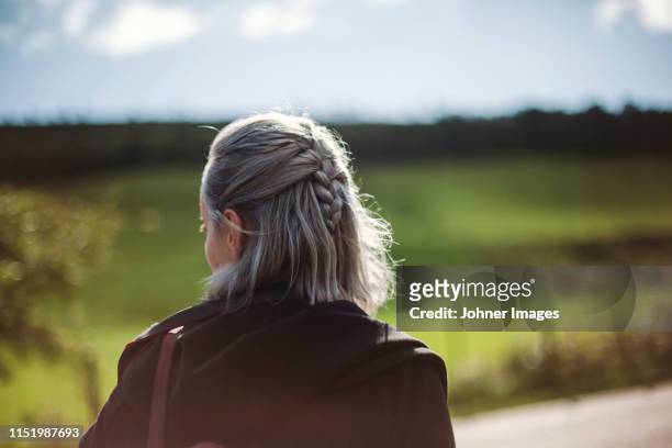 woman looking away - grey hair stockfoto's en -beelden
