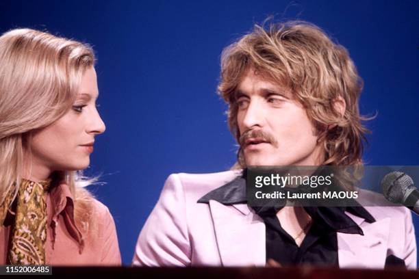 Le chanteur Christophe lors d'une émission de télévision à Paris en mars 1976, France.