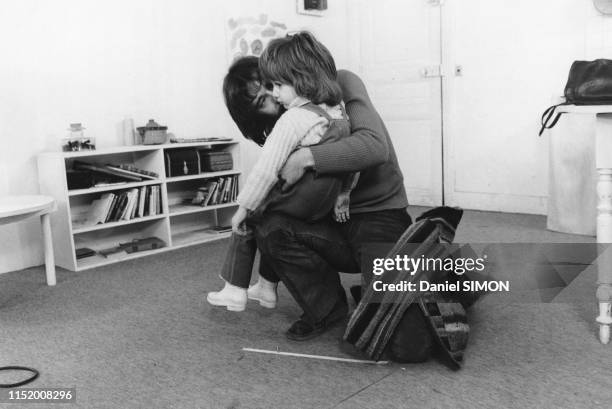 Le chanteur Maxime Le Forestier lors du tournage du film 'la chaise vide' à Paris en décembre 1973, France.