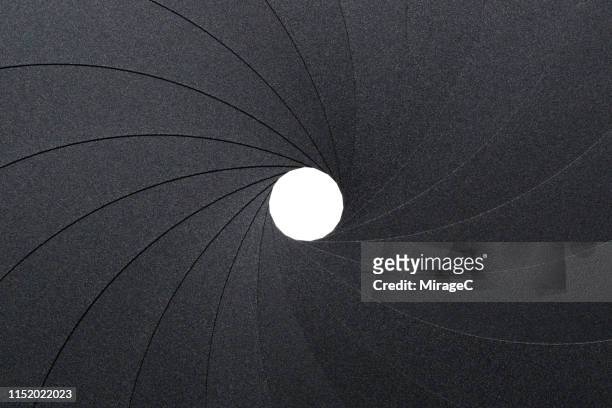 photography of circular aperture diaphragm - image focus technique stock pictures, royalty-free photos & images