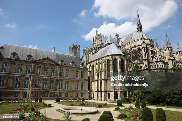 large old cathedral at reims, france - campagne france stock pictures, royalty-free photos & images