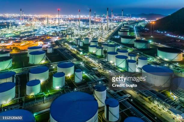 oil refinery - oil industry stock-fotos und bilder