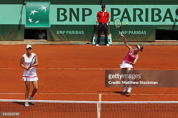 Lindsay Davenport of USA and Martina Hingis of Switzerland in action during the women's legends final match between Lindsay Davenport of USA and...