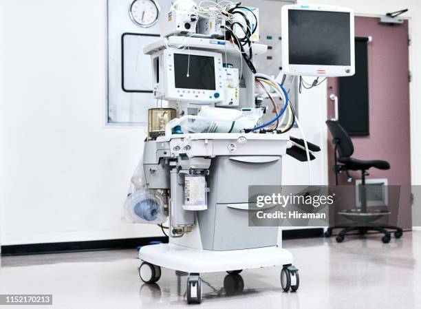 the all important life saving machine - lung ventilator stock pictures, royalty-free photos & images