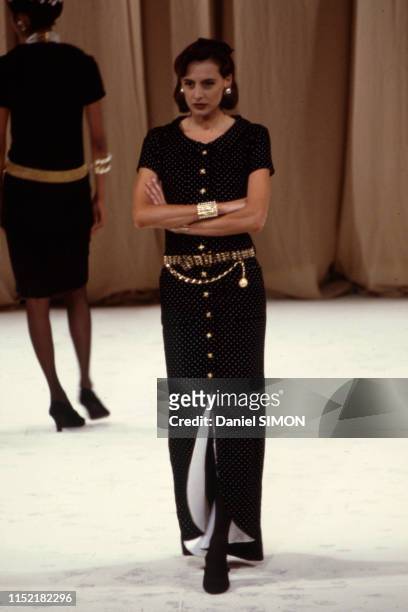 Inès de La Fressange lors du défilé haute-couture de Chanel à Paris le 26 juillet 1988, France.