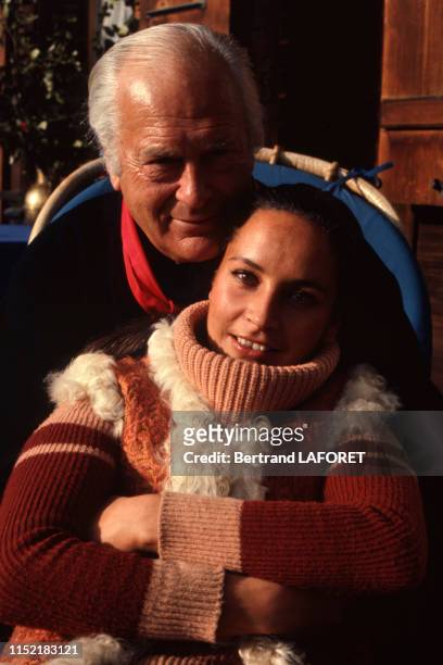 Curd Jürgens et sa femme Margie Schmitz en décembre 1979 à Gstaad, Suisse.