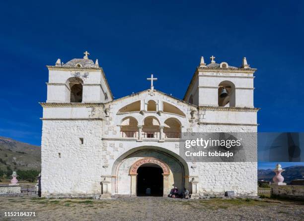 iglesia en chivay - arequipa fotografías e imágenes de stock