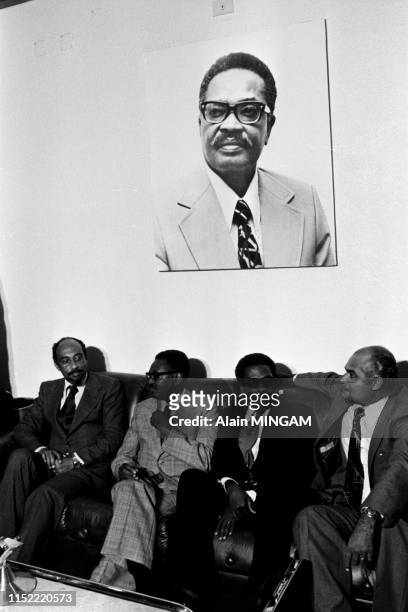 Agostinho Neto, nouveau président de l'Angola, en compagnie du 1er ministre du Mozambique Marcelino dos Santos à Luanda le 12 novembre 1975, Angola.