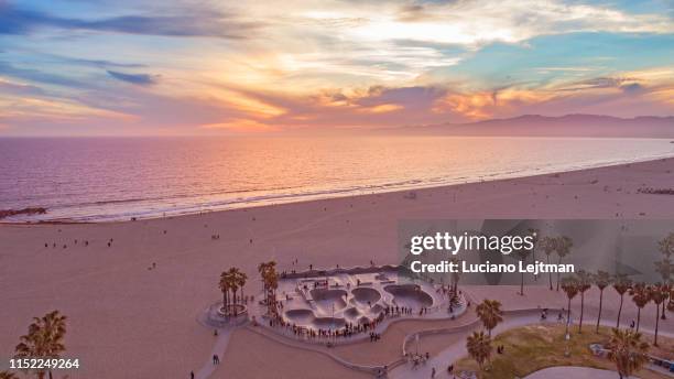 venice beach aerial skatepark - venice beach foto e immagini stock