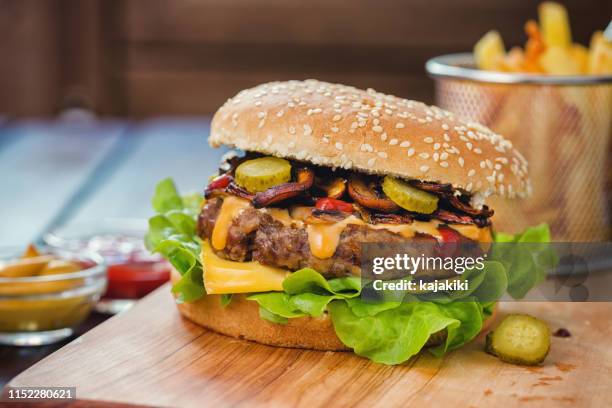 burger for 4th of july - burger with flag stock pictures, royalty-free photos & images