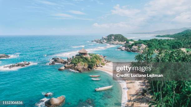 tayrona national park drone view - colombia photos et images de collection