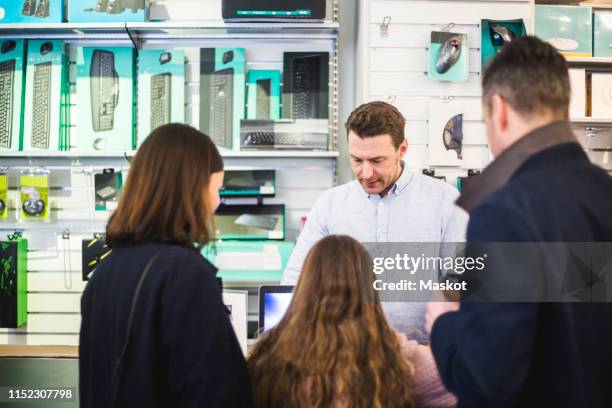 Computer Store Photos and Premium High Res Pictures - Getty Images
