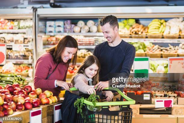 happy family grocery shopping in supermarket - couple in supermarket stock-fotos und bilder