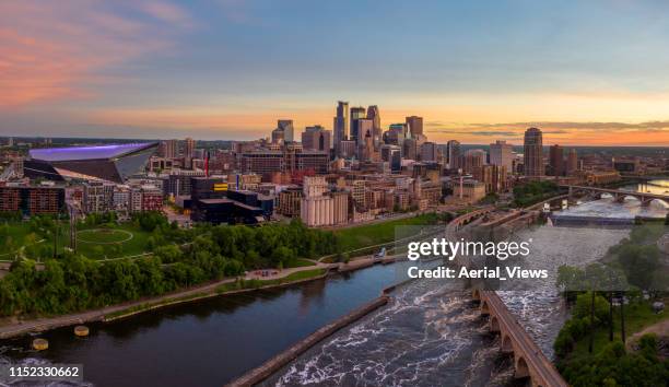 minneapolis de acima no por do sol - minneapolis street - fotografias e filmes do acervo