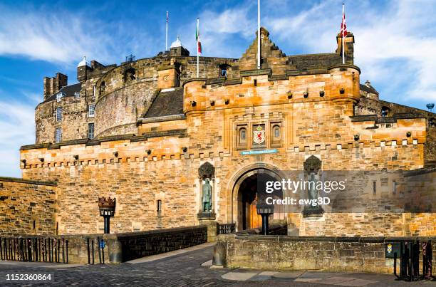 castelo de edimburgo, scotland, reino unido - castelo de edimburgo - fotografias e filmes do acervo