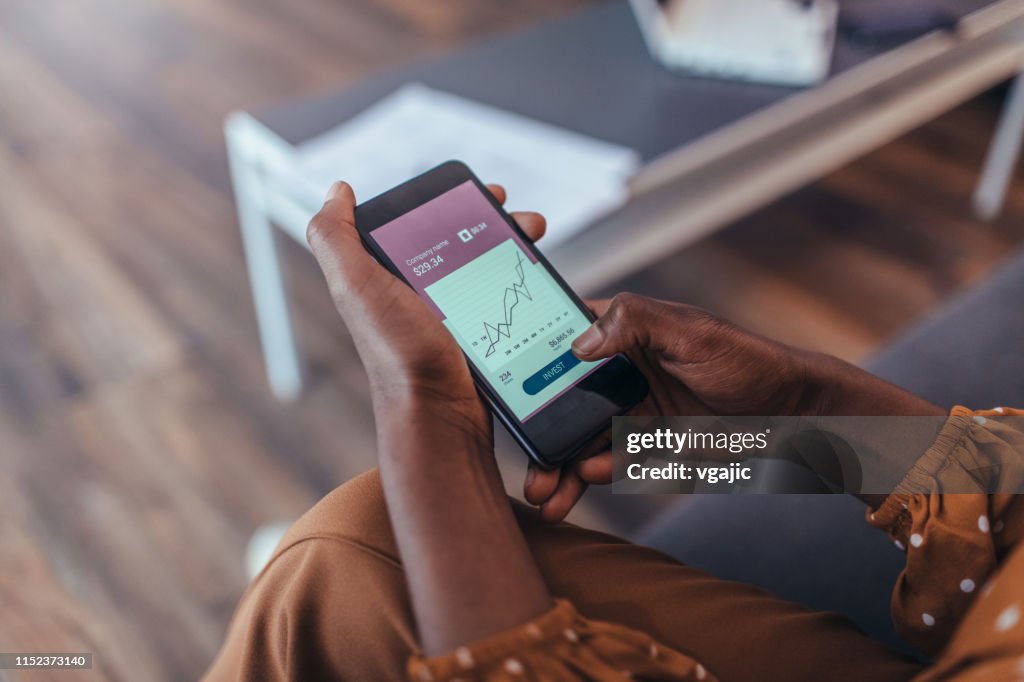 Neue Wege des Investments-Hands nur mit Smart Phone