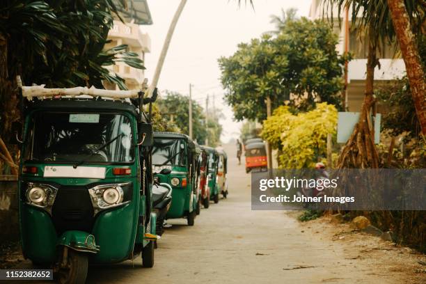 parked tuk tuks - tuk tuk stock-fotos und bilder