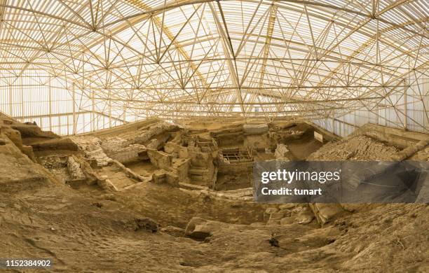 old ruins of catalhoyuk, turkey - neolithic site of çatalhöyük stock pictures, royalty-free photos & images