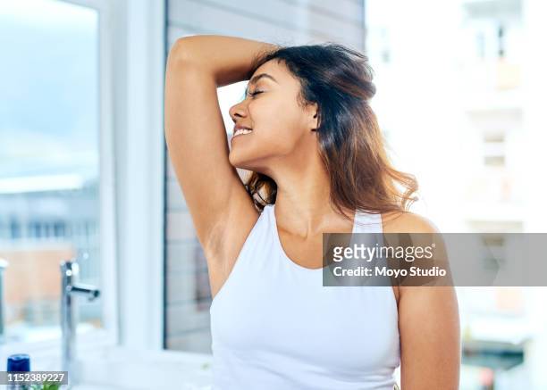 i smell and feel fresh - female armpits imagens e fotografias de stock