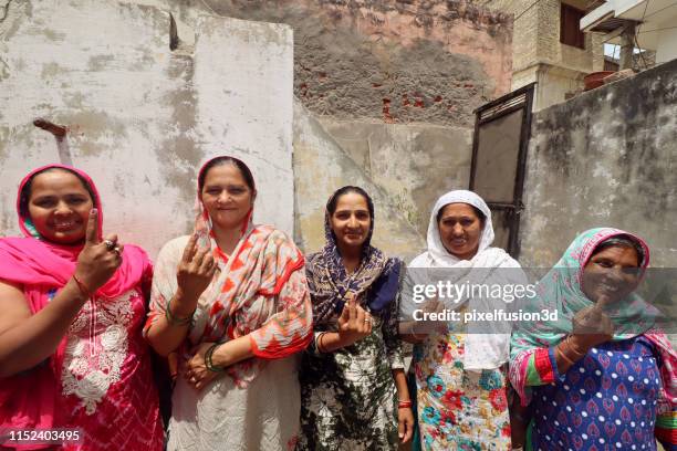 voter sign india - india political party stock pictures, royalty-free photos & images