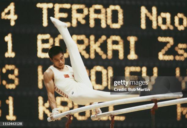 Li Ninig 5,317 Li Ning Photos & High Res Pictures - Getty Images
