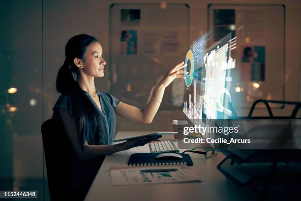 développement de logiciels après le coucher du soleil - écran tactile photos et images de collection
