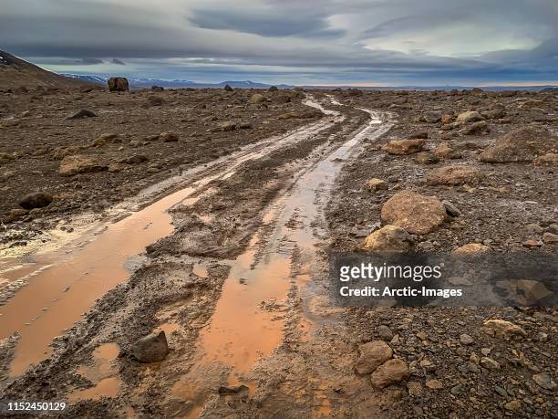 kjolur road or  kjalvegur road, central highlands, iceland - terreno accidentato foto e immagini stock