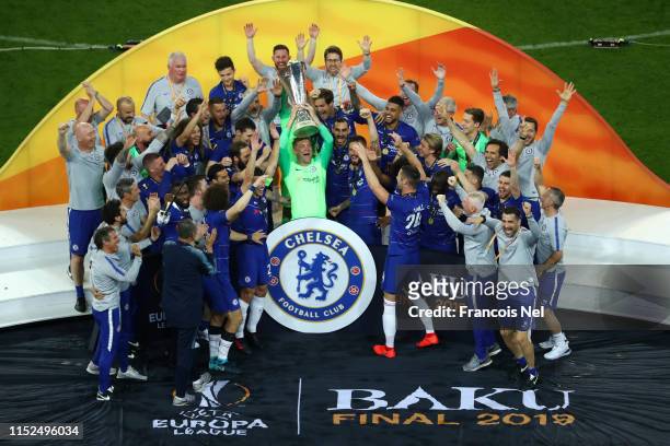 Robert Green of Chelsea lifts the trophy after the UEFA Europa League Final between Chelsea and Arsenal at Baku Olimpiya Stadionu on May 29, 2019 in...