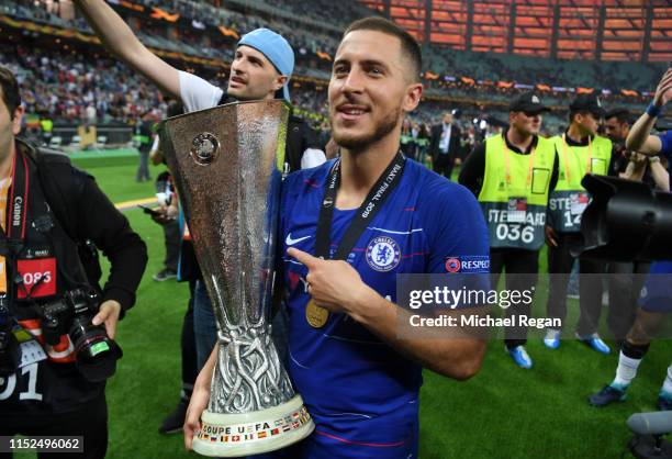 Eden Hazard of Chelsea celebrates victory with the UEFA League trophy after the UEFA Europa League Final between Chelsea and Arsenal at Baku Olimpiya...