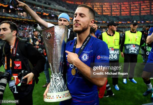 Eden Hazard of Chelsea celebrates victory with the UEFA League trophy after the UEFA Europa League Final between Chelsea and Arsenal at Baku Olimpiya...